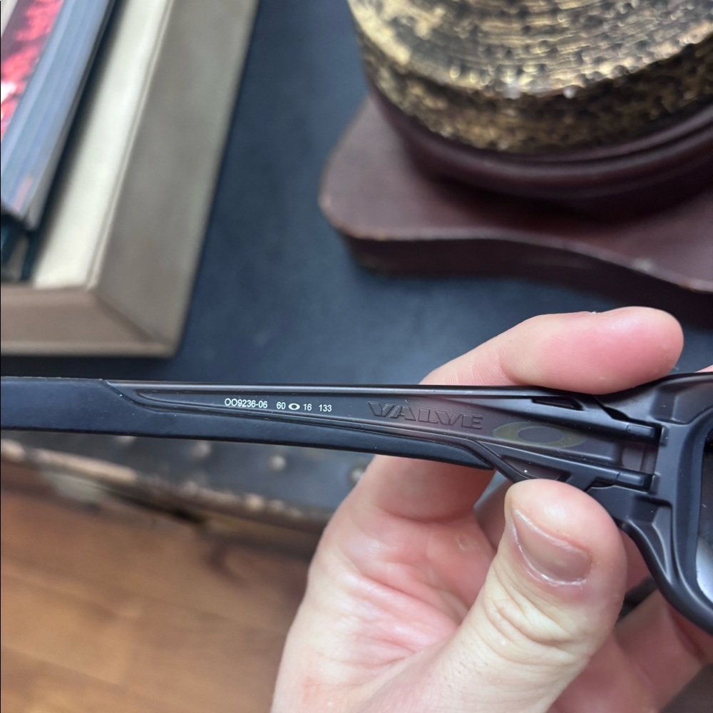 Good condition Oakley Valve sunglasses - Picture 2 of 3